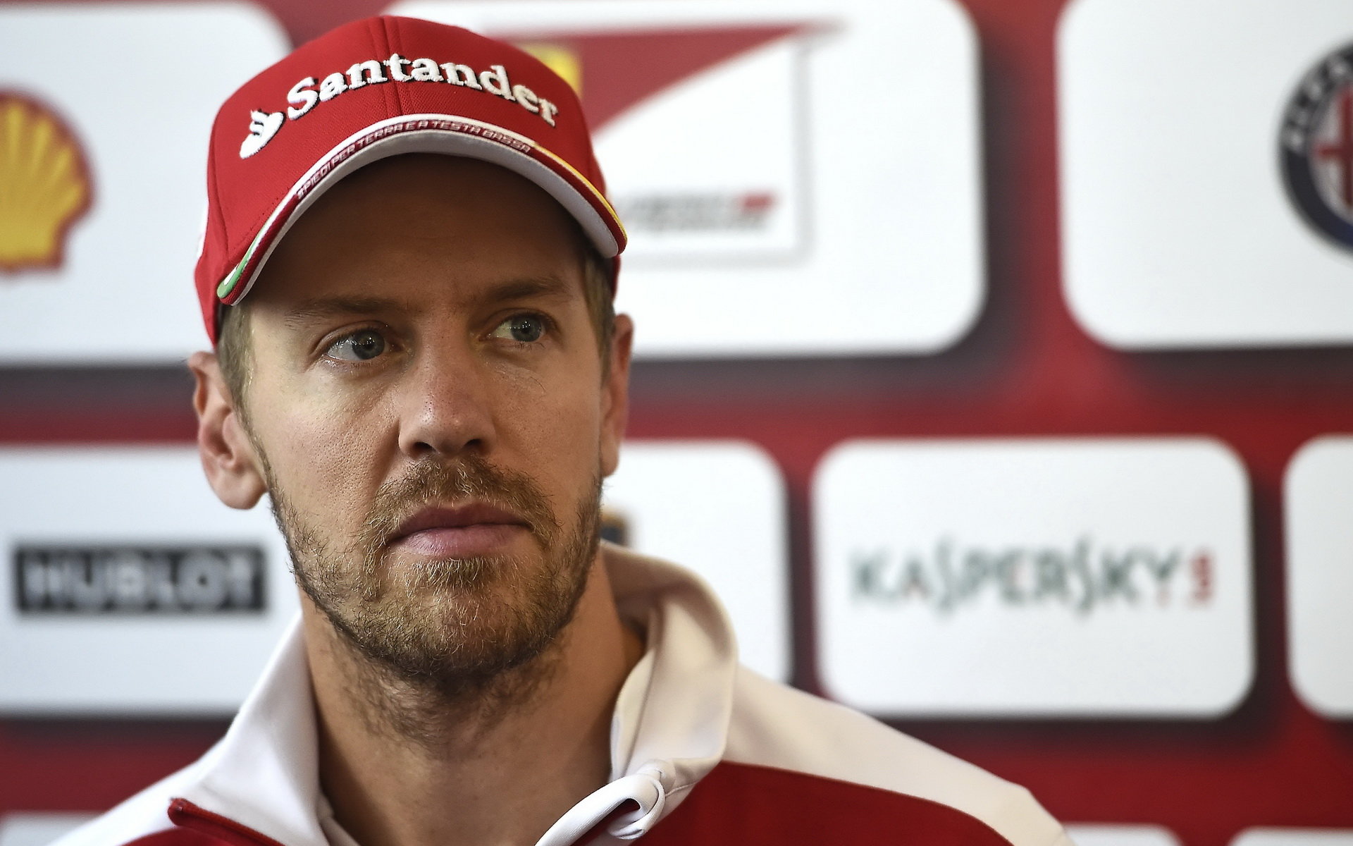 Bude letos Sebastian Vettel litovat svého přestupu z Red Bullu k Ferrari?