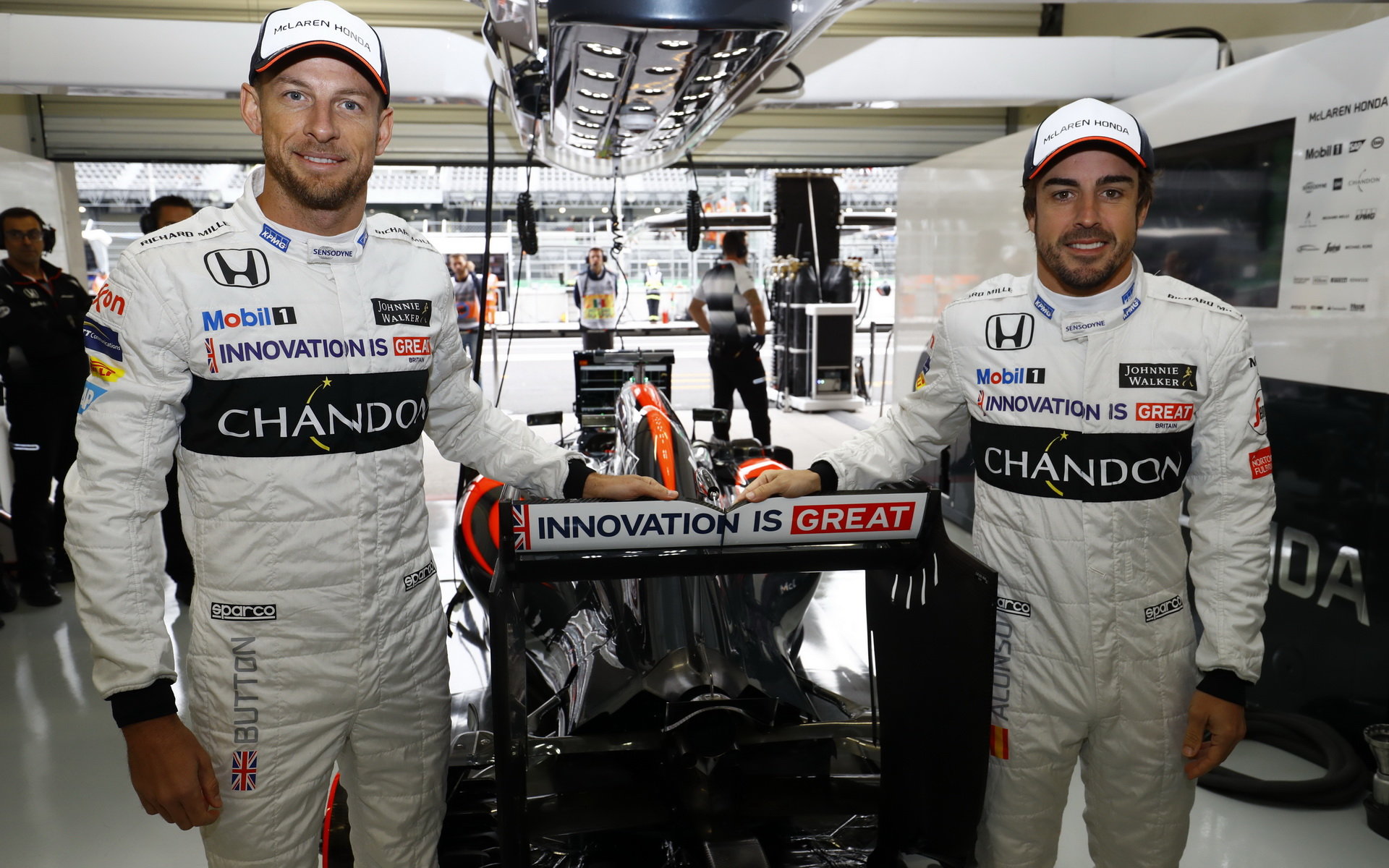 Jenson Button a Fernando Alonso v Mexiku