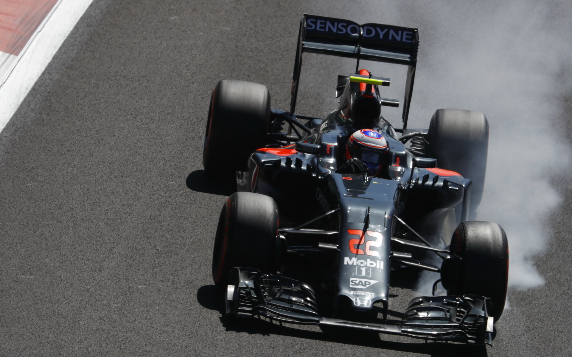 Jenson Button probrzdil v kvalifikaci v Mexiku