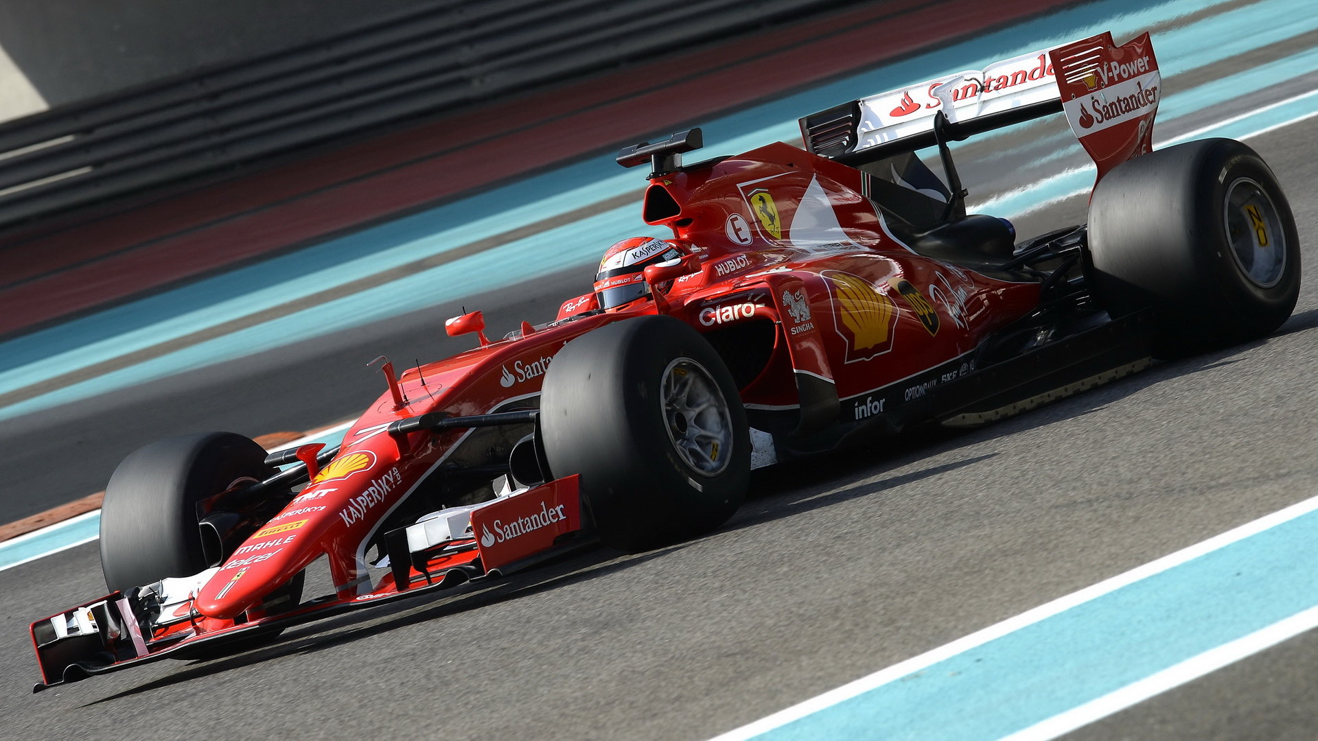 Ferrari v posledním letošním testu pnematik Pirelli pro rok 2017 v Abú Zabí