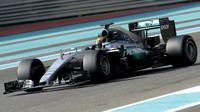 Mercedes v posledním letošním testu pnematik Pirelli pro rok 2017 v Abú Zabí