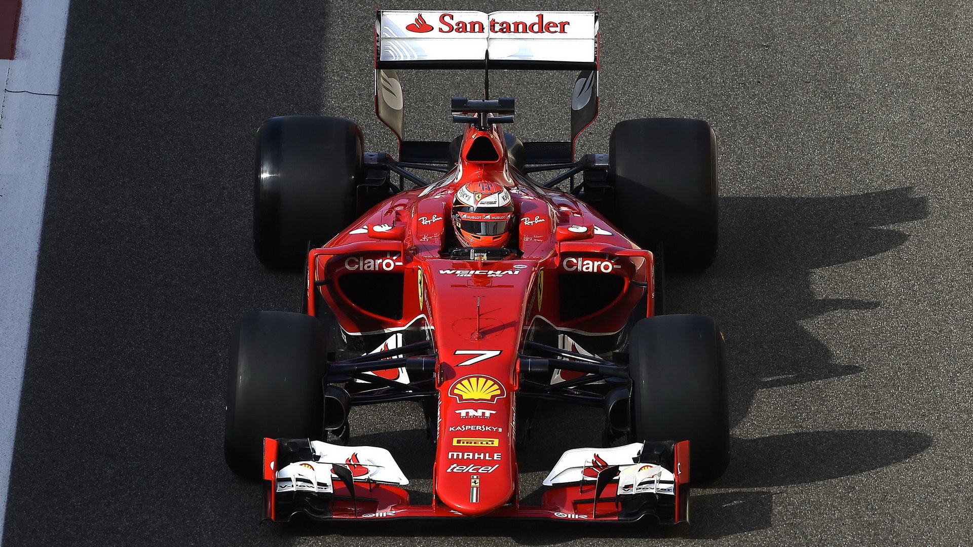 Ferrari v posledním letošním testu pnematik Pirelli pro rok 2017 v Abú Zabí
