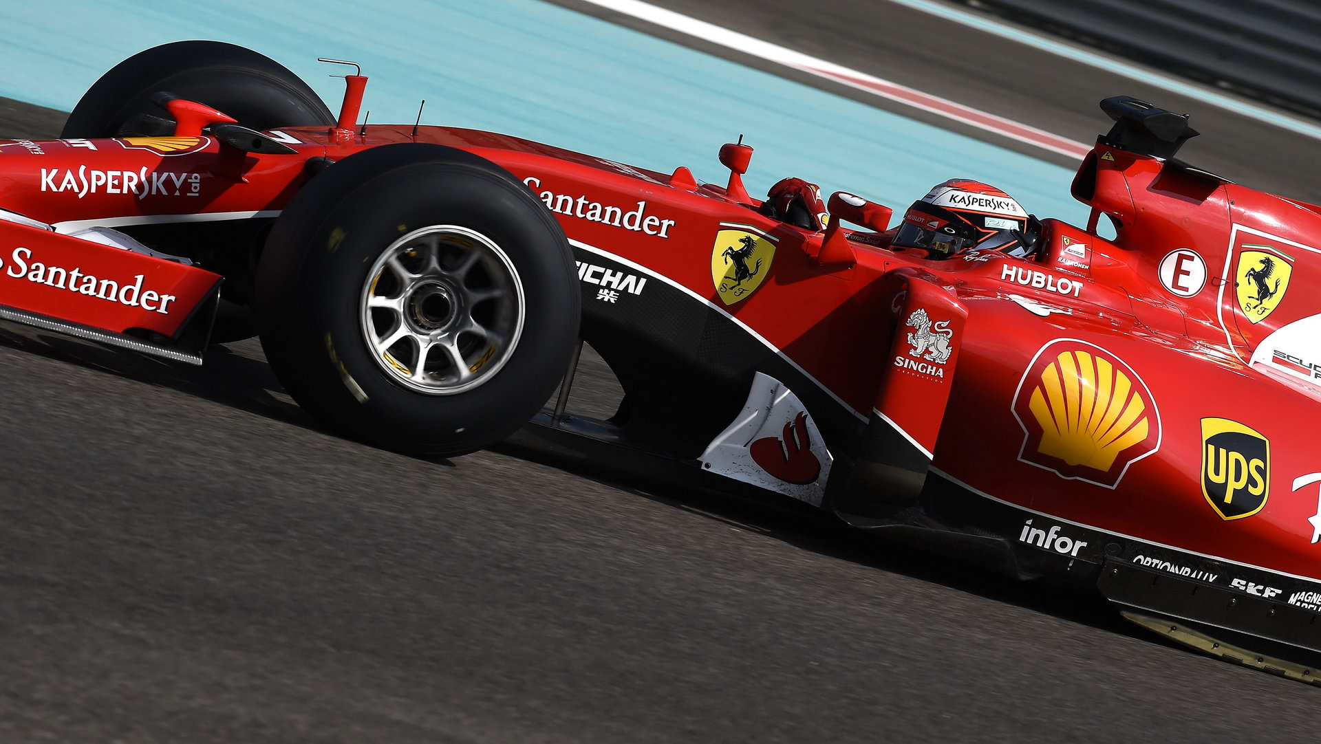 Kimi Räikkönen během posledního dne testů nových pneumatik v Abú Zabí