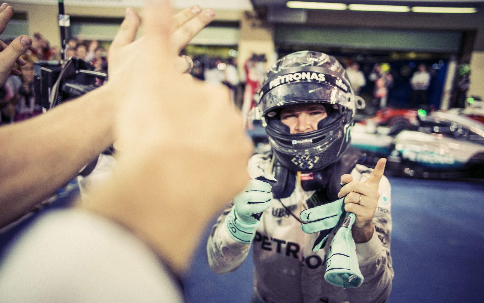 Nico Rosberg a radost po dojezdu do cíle