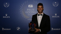 Daniel Ricciardo s trofejí za třetí místo
