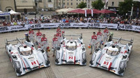 Trojice Audi R18 e-tron quattro před závodem v Le Mans 2013