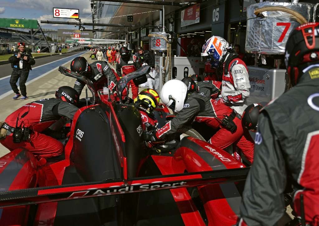 Audi R18 e-tron quattro posádky Marcel Fässler, Benoit Tréluyer, André Lotterer