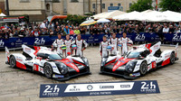 Tým Toyota Gazoo Racing při prezentaci před závodem 24 hodin Le Mans 2016