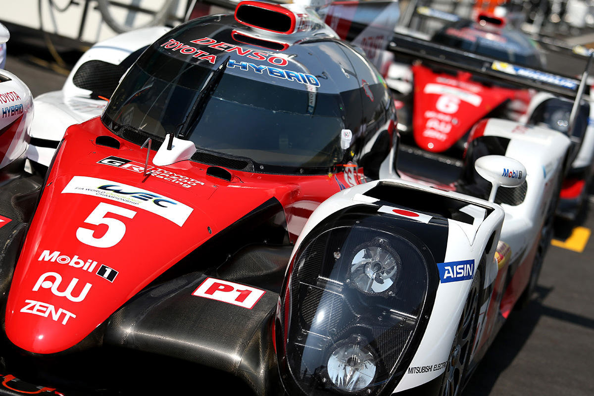 Toyota TS050 Hybrid posádky Sébastien Buemi, Kazuki Nakajima, Anthony Davidson