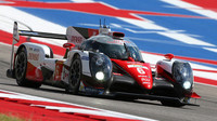 Toyota TS050 Hybrid posádky Mike Conway, Stéphane Sarrazin, Kamui Kobayashi