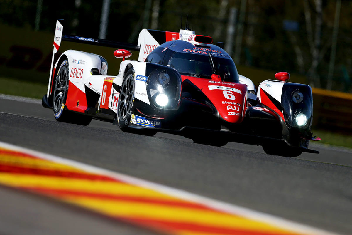 Toyota TS050 Hybrid posádky Stéphane Sarrazin, Kamui Kobayashi, Mike Conway