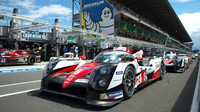 Toyota TS050 Hybrid posádky Mike Conway, Stéphane Sarrazin, Kamui Kobayashi