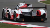 Toyota TS050 Hybrid posádky Stéphane Sarrazin, Kamui Kobayashi, Mike Conway