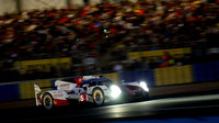 Toyota TS050 Hybrid posádky Sébastien Buemi, Kazuki Nakajima, Anthony Davidson