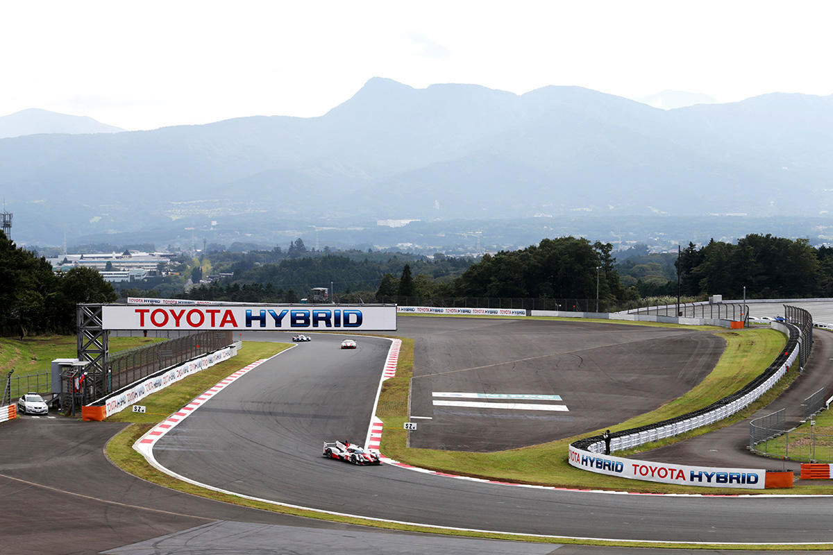 Toyota TS050 Hybrid posádky Sébastien Buemi, Kazuki Nakajima, Anthony Davidson