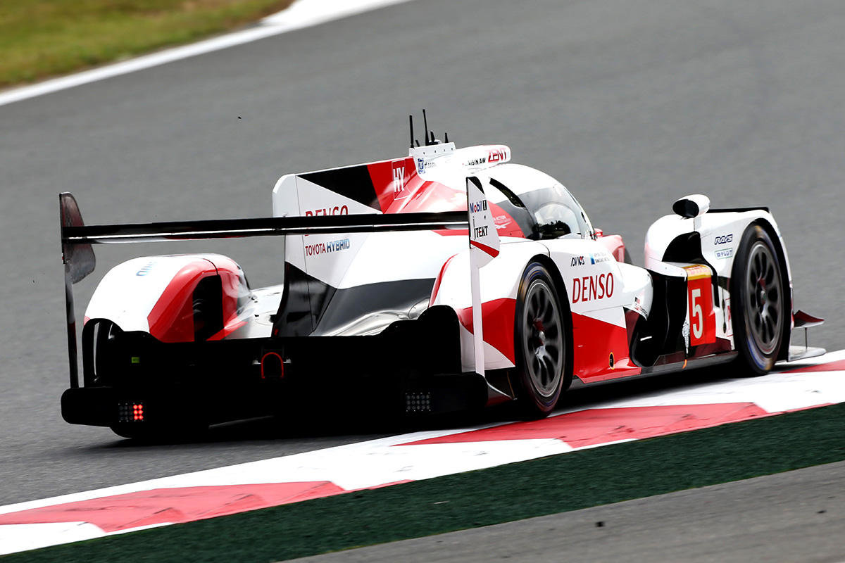 Toyota TS050 Hybrid posádky Sébastien Buemi, Kazuki Nakajima, Anthony Davidson