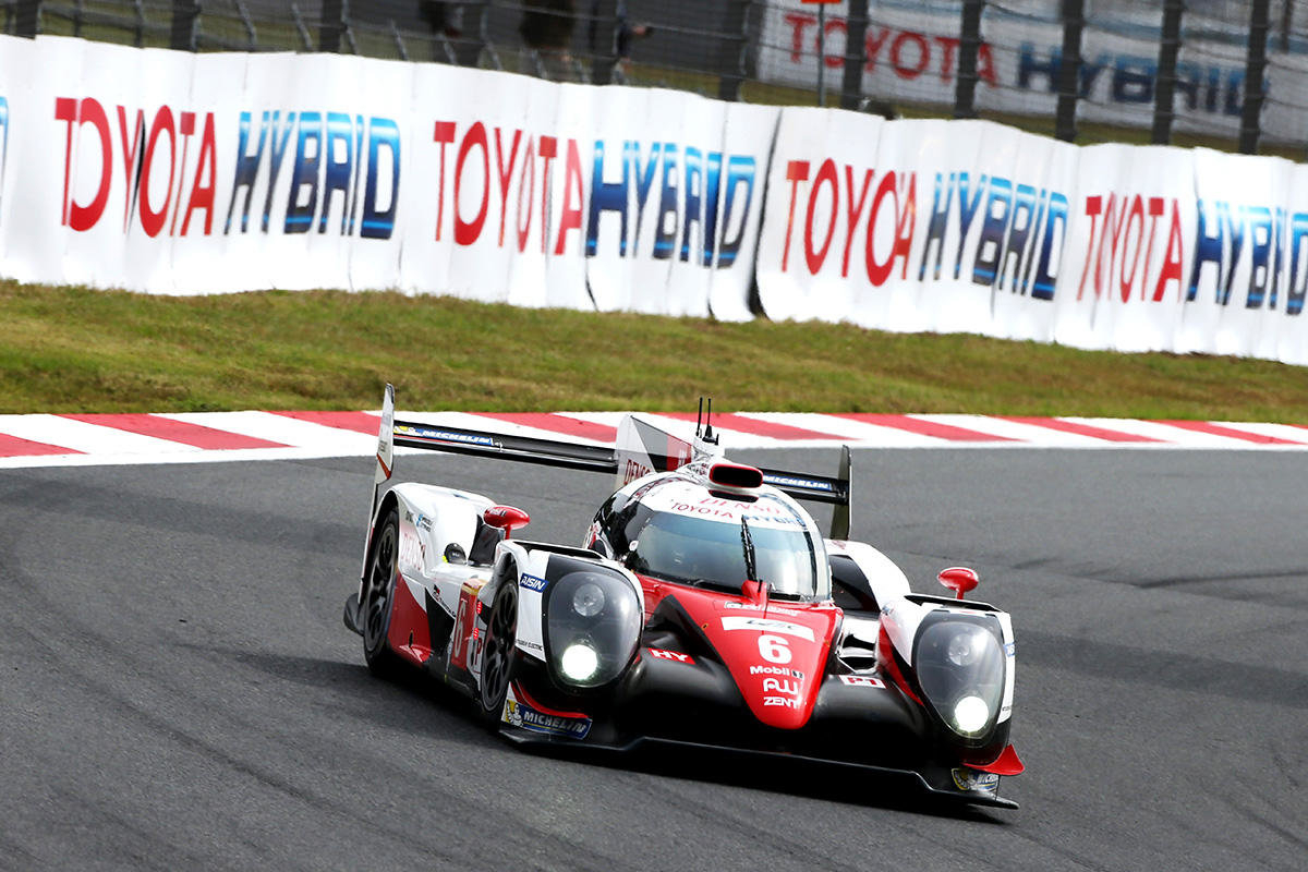 Toyota TS050 Hybrid posádky Stéphane Sarrazin, Kamui Kobayashi, Mike Conway