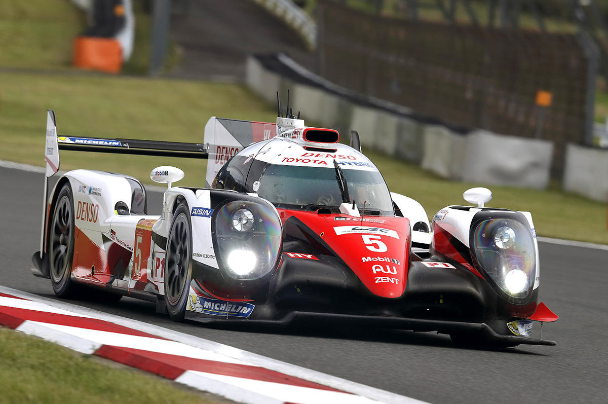 Toyota TS050 Hybrid posádky Sébastien Buemi, Kazuki Nakajima, Anthony Davidson