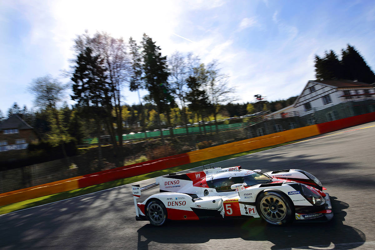 Toyota TS050 Hybrid posádky Sébastien Buemi, Kazuki Nakajima, Anthony Davidson