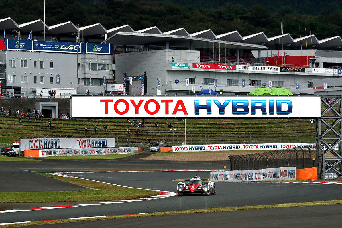 Toyota TS050 Hybrid posádky Sébastien Buemi, Kazuki Nakajima, Anthony Davidson