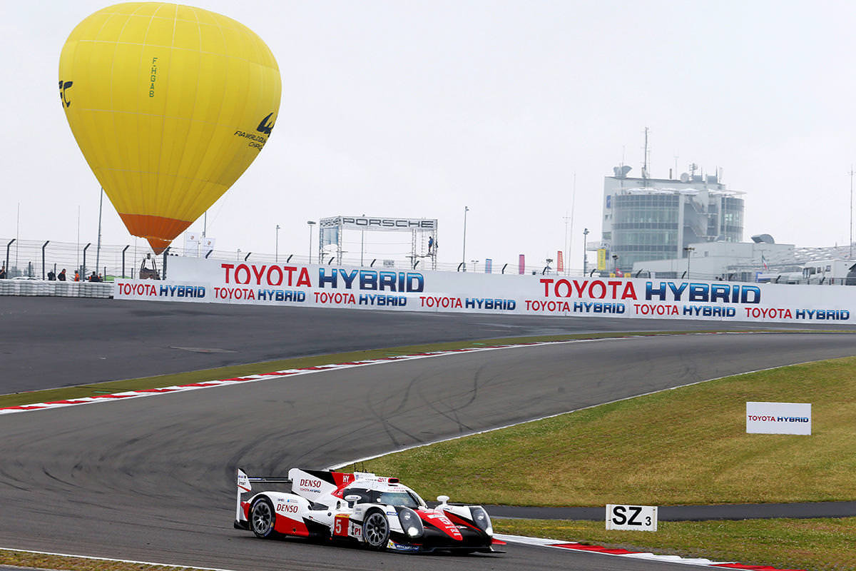 Toyota TS050 Hybrid posádky Sébastien Buemi, Kazuki Nakajima, Anthony Davidson