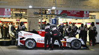 Toyota TS050 Hybrid posádky Sébastien Buemi, Kazuki Nakajima, Anthony Davidson