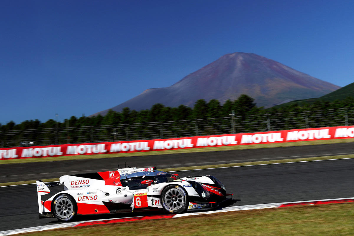 Toyota TS050 Hybrid posádky Stéphane Sarrazin, Kamui Kobayashi, Mike Conway