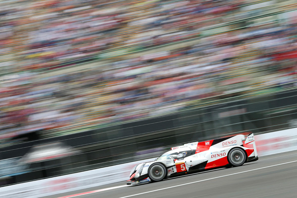 Toyota TS050 Hybrid posádky Sébastien Buemi, Kazuki Nakajima, Anthony Davidson