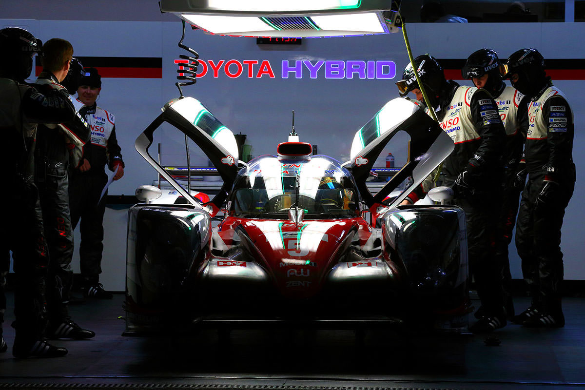 Toyota TS050 Hybrid při předsezónních testech