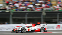 Toyota TS050 Hybrid posádky Mike Conway, Stéphane Sarrazin, Kamui Kobayashi