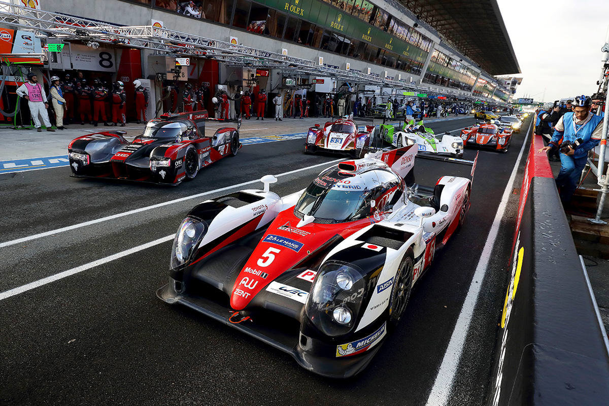 Toyota TS050 Hybrid posádky Sébastien Buemi, Kazuki Nakajima, Anthony Davidson