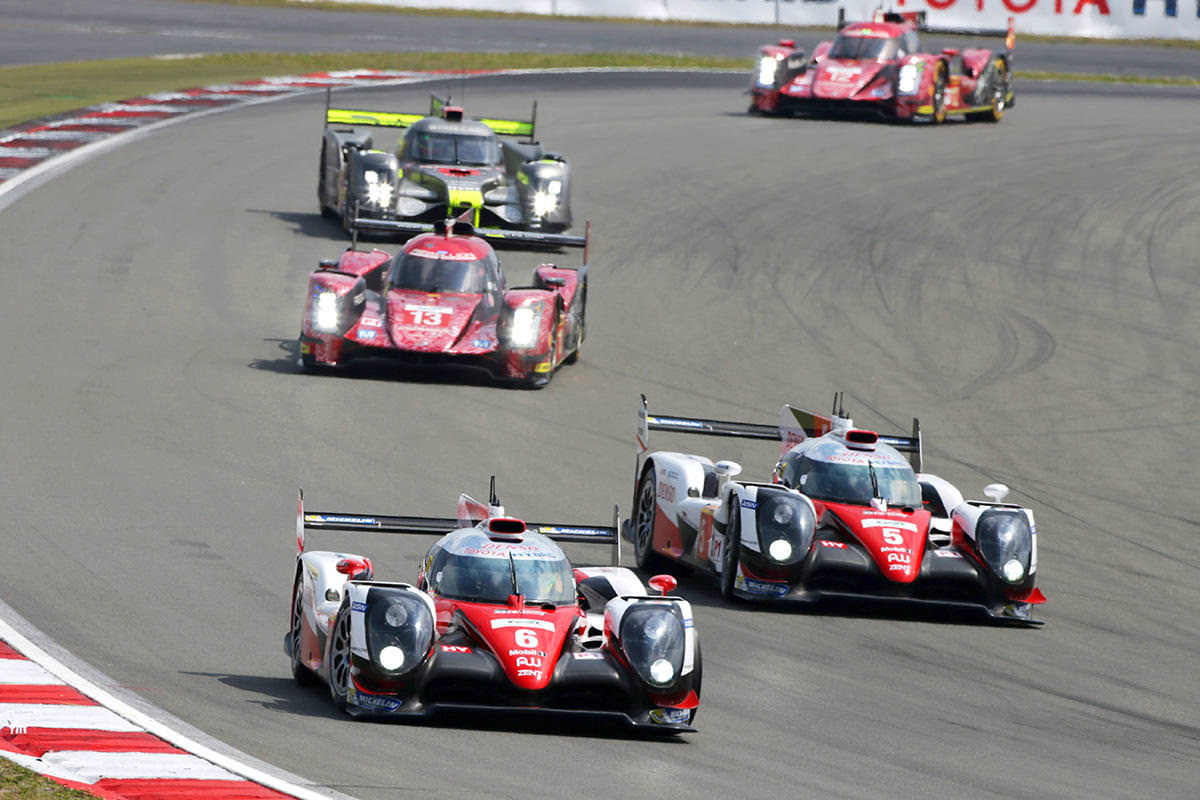 Vozy týmu Toyota Gazoo Racing bojují na Nürburgringu