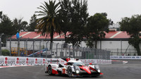 Toyota TS050 Hybrid posádky Mike Conway, Stéphane Sarrazin, Kamui Kobayashi