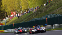 Toyota TS050 Hybrid posádky Stéphane Sarrazin, Kamui Kobayashi, Mike Conway