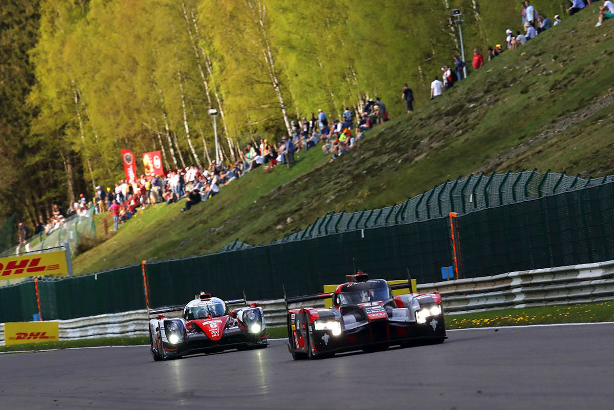 Toyota TS050 Hybrid posádky Stéphane Sarrazin, Kamui Kobayashi, Mike Conway