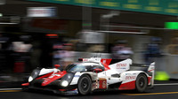 Toyota TS050 Hybrid posádky Mike Conway, Stéphane Sarrazin, Kamui Kobayashi