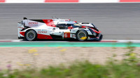 Toyota TS050 Hybrid posádky Mike Conway, Stéphane Sarrazin, Kamui Kobayashi