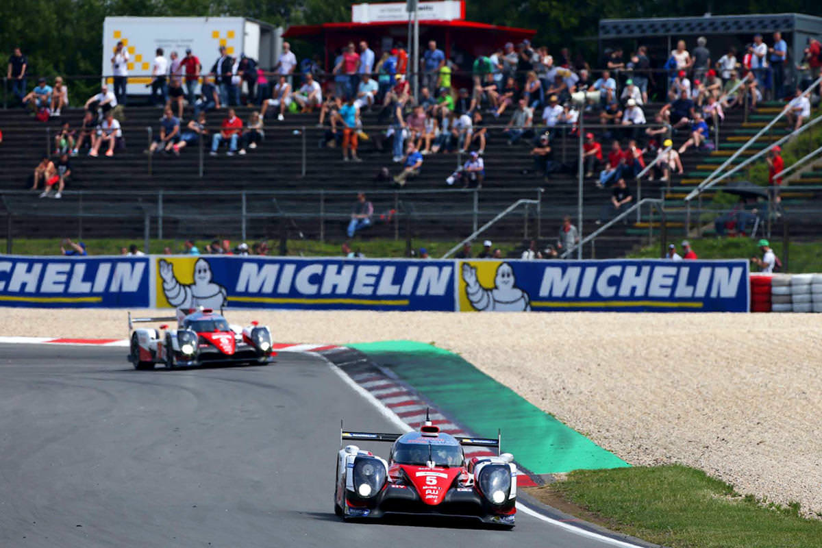 Toyota TS050 Hybrid posádky Sébastien Buemi, Kazuki Nakajima, Anthony Davidson