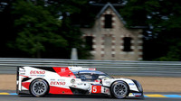 Toyota TS050 Hybrid posádky Sébastien Buemi, Kazuki Nakajima, Anthony Davidson