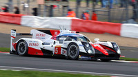 Toyota TS050 Hybrid posádky Sébastien Buemi, Kazuki Nakajima, Anthony Davidson