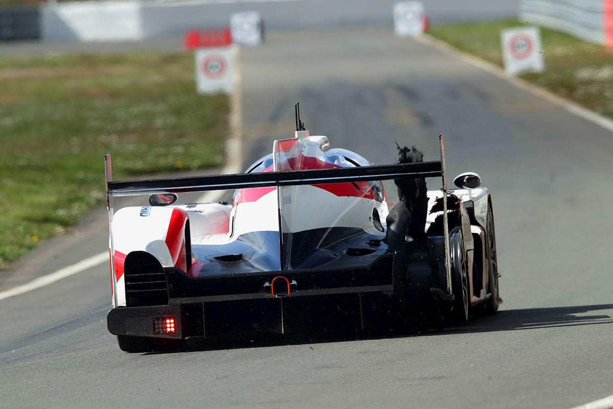 Toyota TS050 Hybrid posádky Sébastien Buemi, Kazuki Nakajima, Anthony Davidson