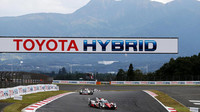 Toyota TS050 Hybrid posádky Stéphane Sarrazin, Kamui Kobayashi, Mike Conway