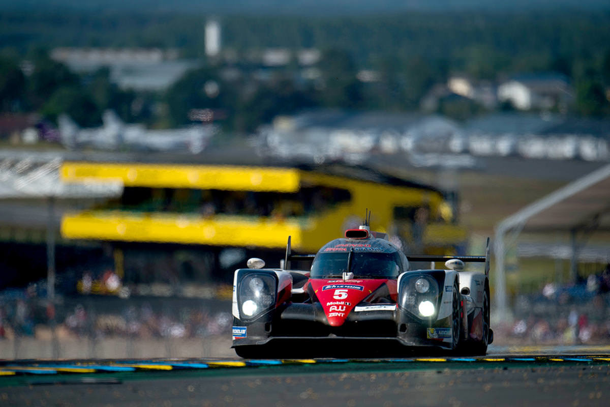 Toyota TS050 Hybrid posádky Sébastien Buemi, Kazuki Nakajima, Anthony Davidson