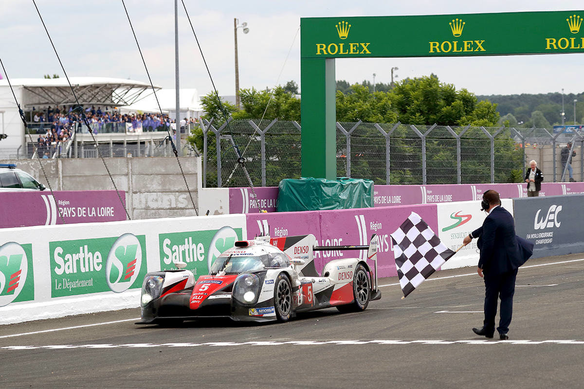 Toyota TS050 Hybrid posádky Sébastien Buemi, Kazuki Nakajima, Anthony Davidson