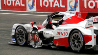 Toyota TS050 Hybrid posádky Mike Conway, Stéphane Sarrazin, Kamui Kobayashi