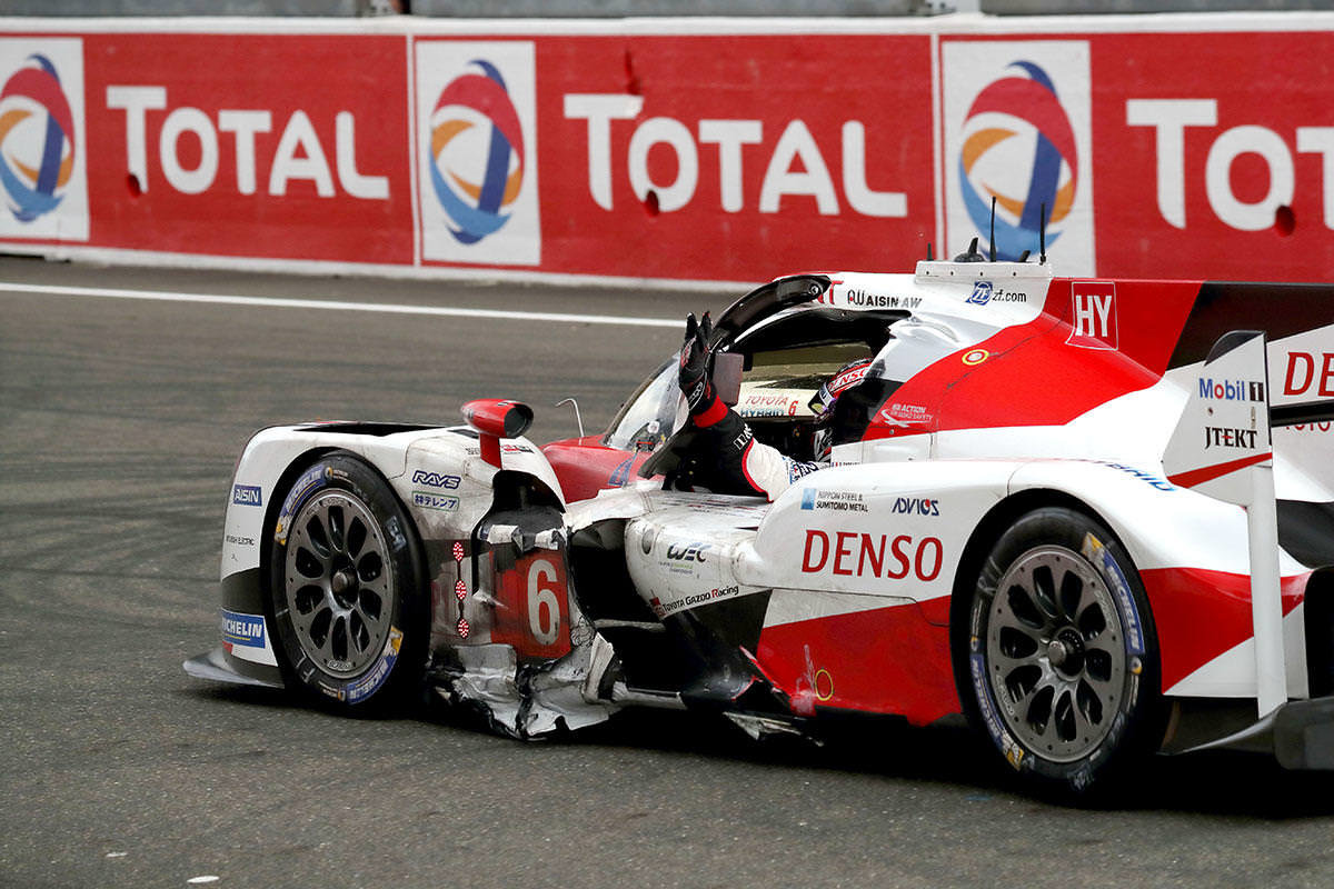 Toyota TS050 Hybrid posádky Mike Conway, Stéphane Sarrazin, Kamui Kobayashi