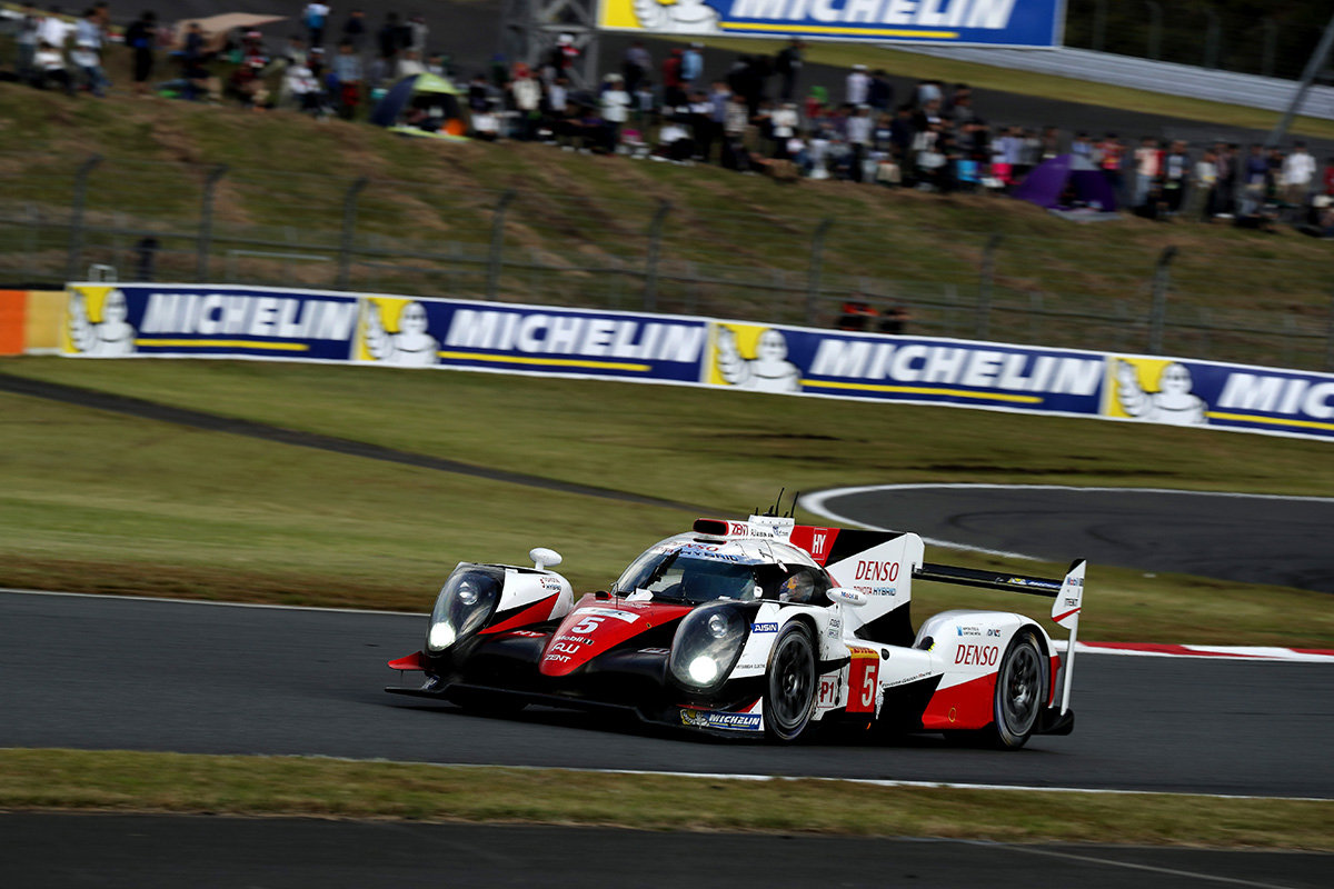 Toyota TS050 Hybrid posádky Sébastien Buemi, Kazuki Nakajima, Anthony Davidson