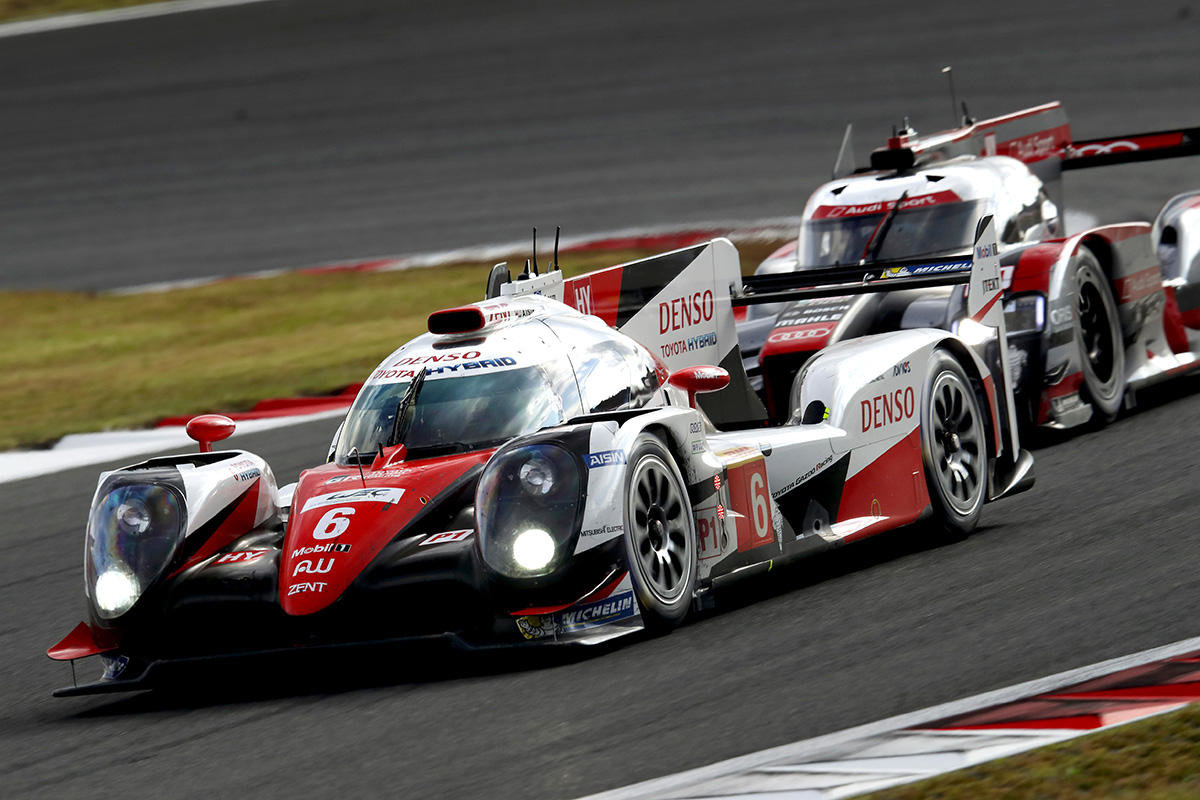 Toyota TS050 Hybrid posádky Stéphane Sarrazin, Kamui Kobayashi, Mike Conway