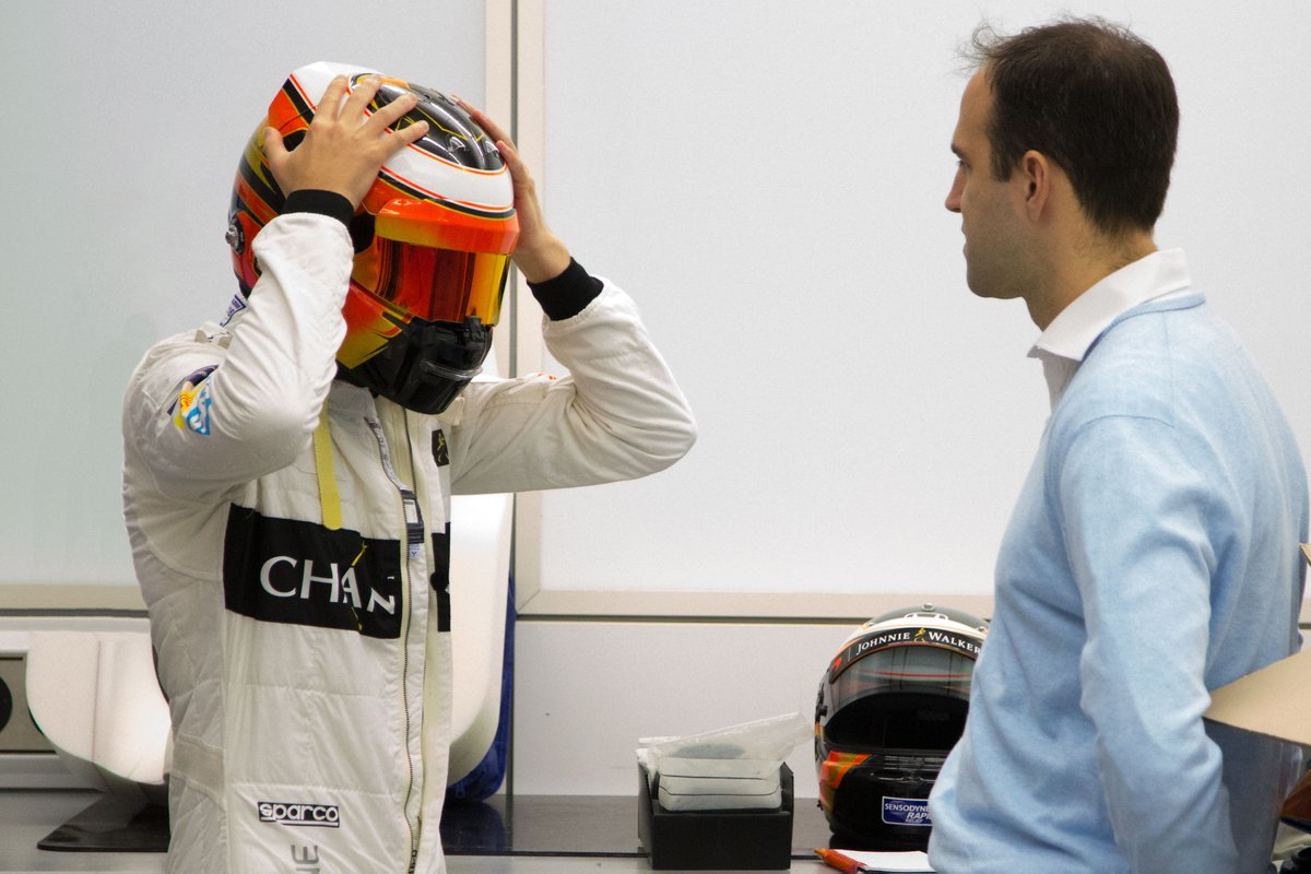 Stoffel Vandoorne na návštěvě v továrně McLarenu