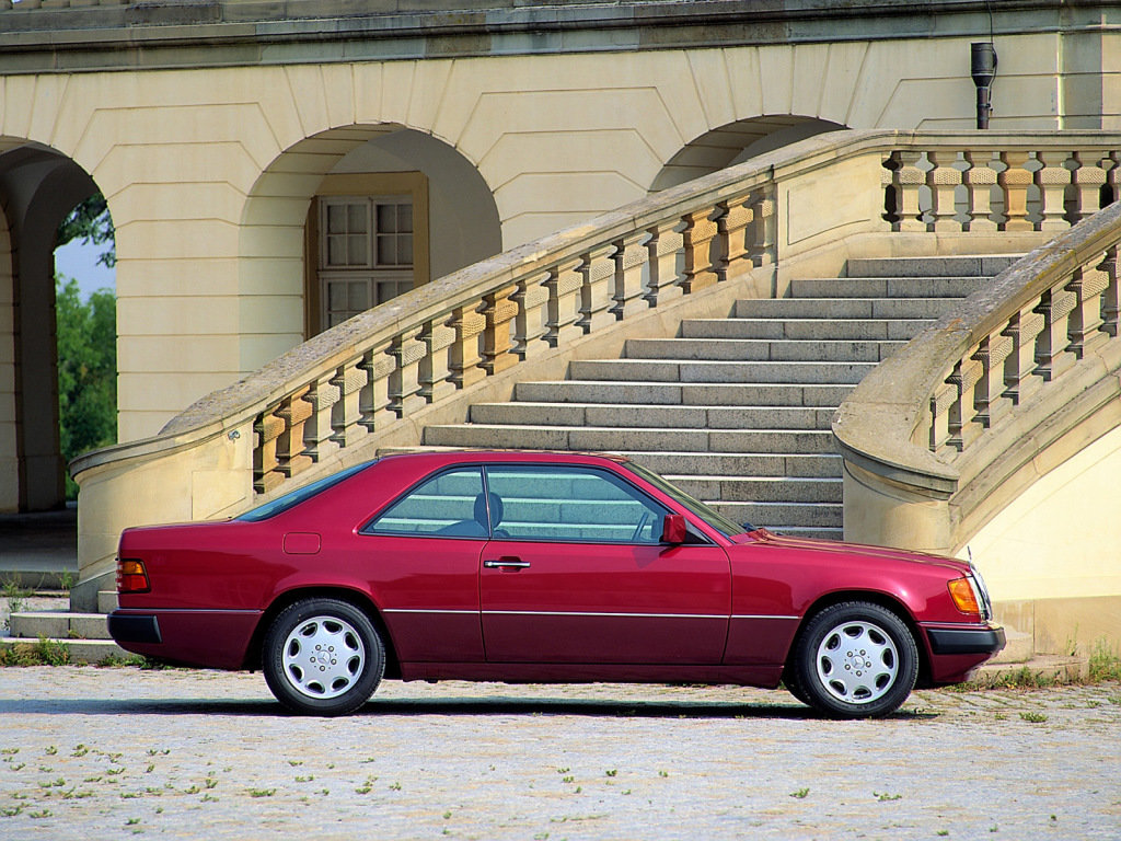 Mercedes-Benz C124 se poprvé představil na ženevském autosalonu 1987.